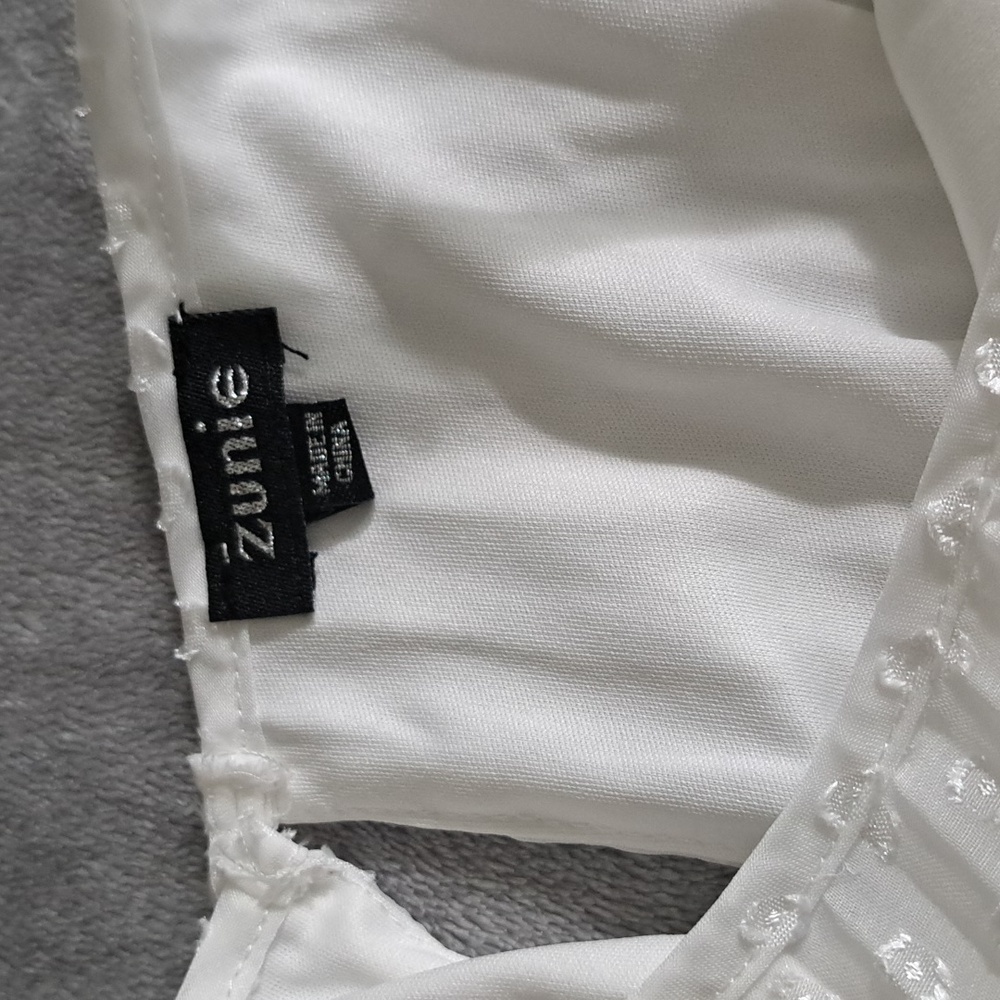 Zunie White Dress with Delicate Details - Picture 4 of 7